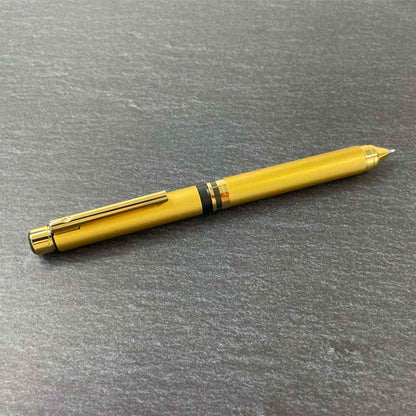 【数量限定!!取扱店一部のみ*名入れ不可*】 シャーボX ゼブラ 限定 金軸オリジナル 複合ペン 【送料無料*】 リフィル付き＜油性ボールペン0.7黒/赤/青,シャープ部機構0.5＞ 専用化粧箱 SBX-GO-KN-AZ ze_2511